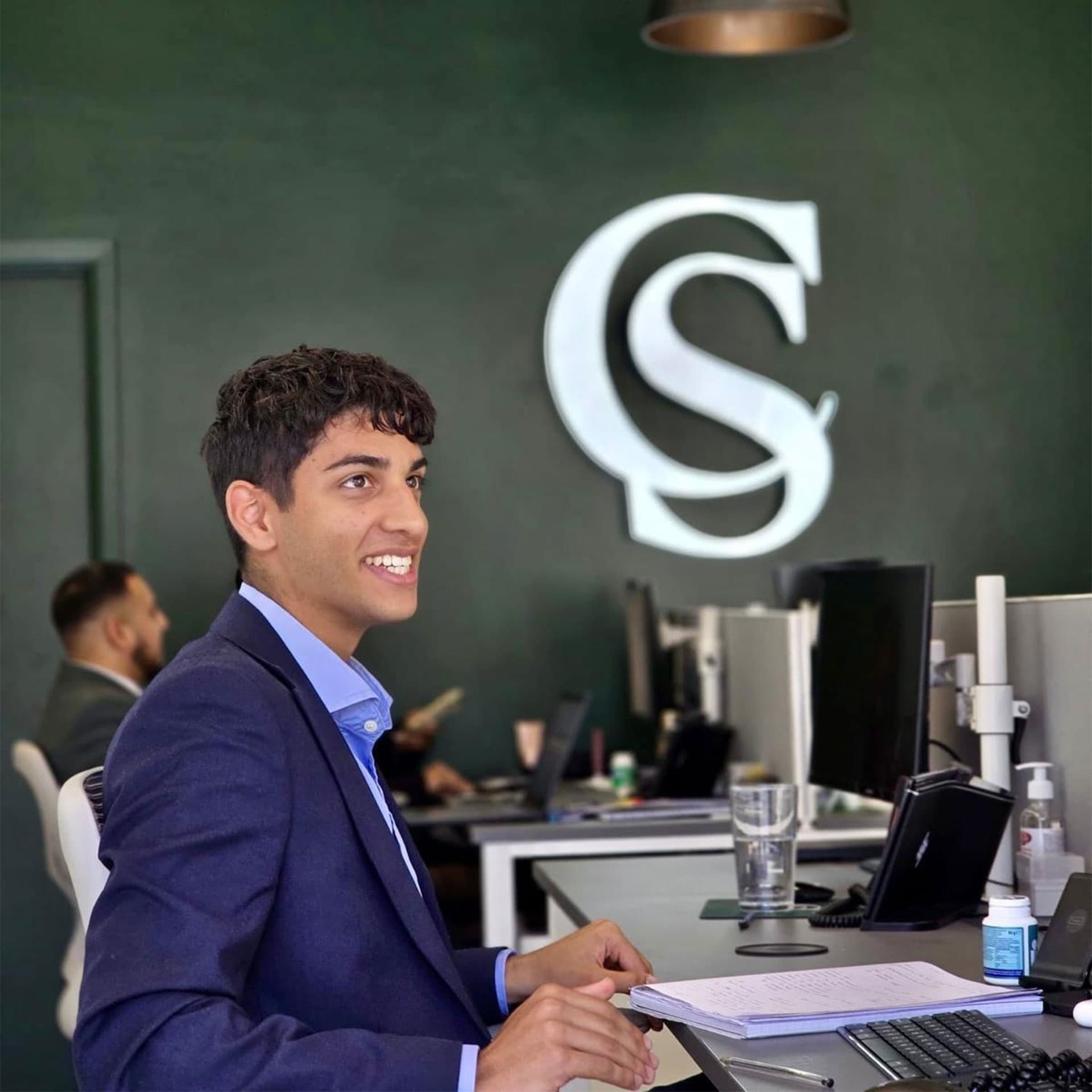 <strong>Sarosh Italia </strong>